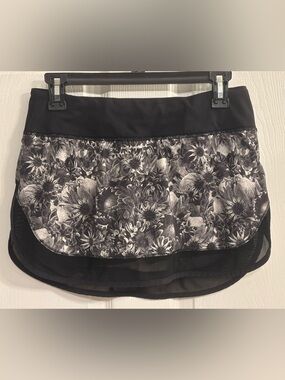 Lululemon tennis skort Hotty Hot Skirt *4-way Stretch Flowabunga Black Angel 6